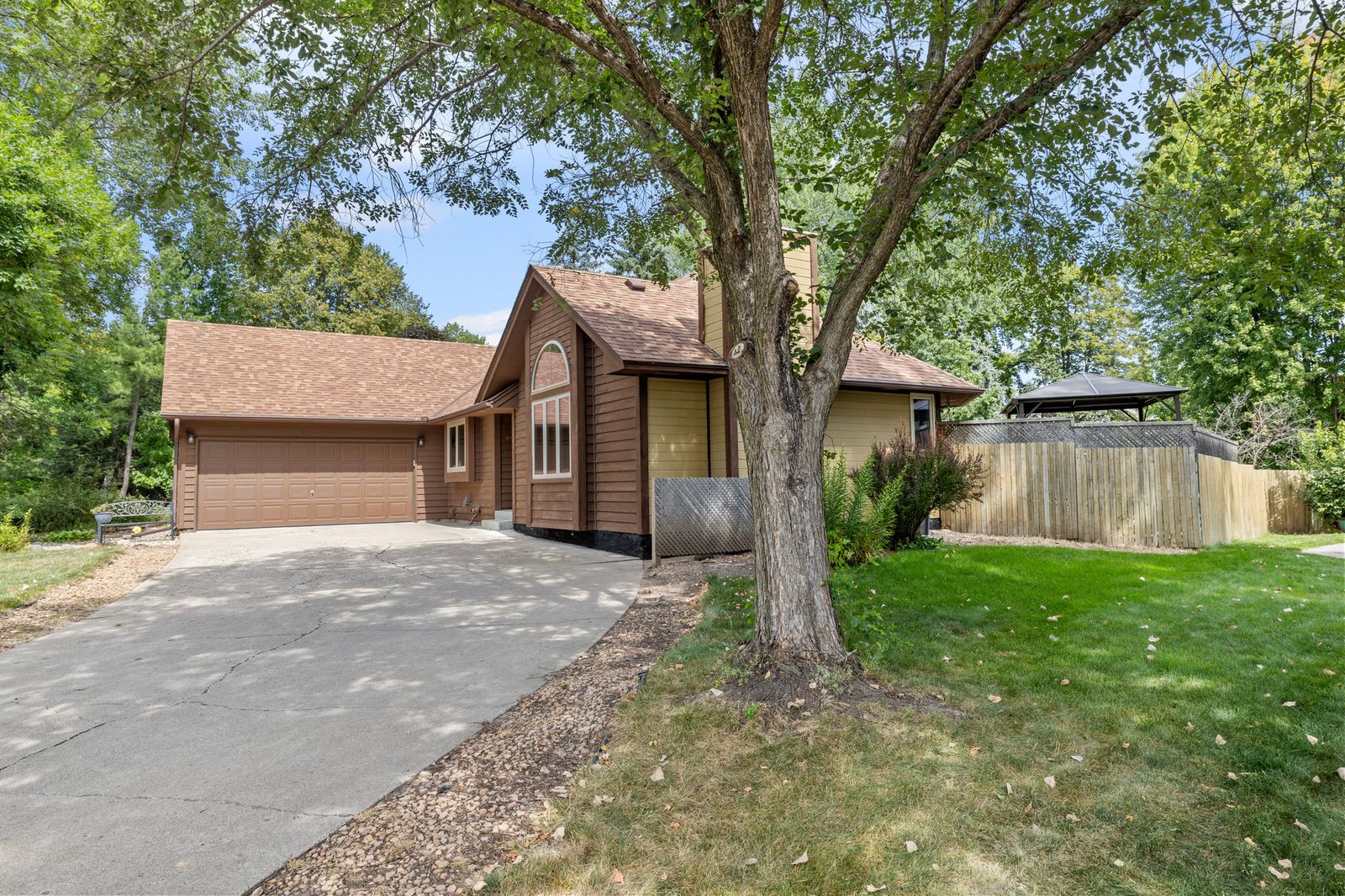 Photo of 10463 Homeward Hills Road, Eden Prairie, MN 55347