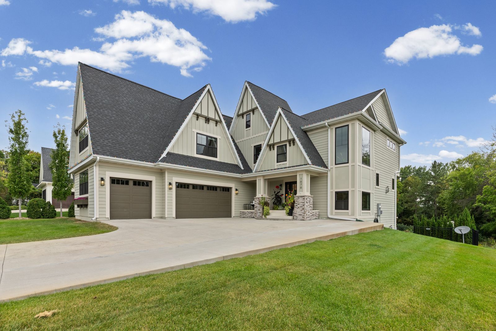 Photo of 1070 Old Long Lake Road, Long Lake, MN 55356