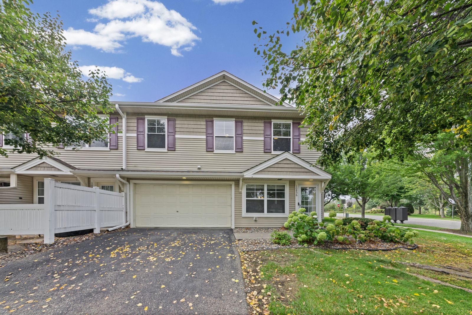 Photo of 10856 Kingsfield Lane, Woodbury, MN 55129