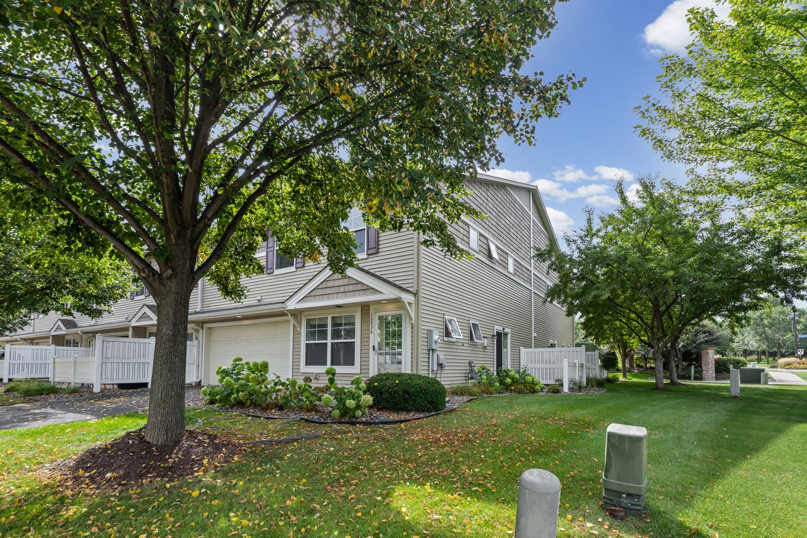 Photo of 10856 Kingsfield Lane, Woodbury, MN 55129