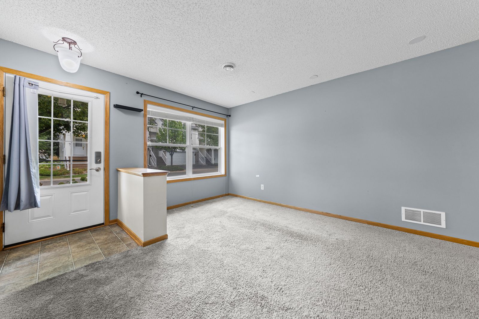Photo of 10856 Kingsfield Lane, Woodbury, MN 55129
