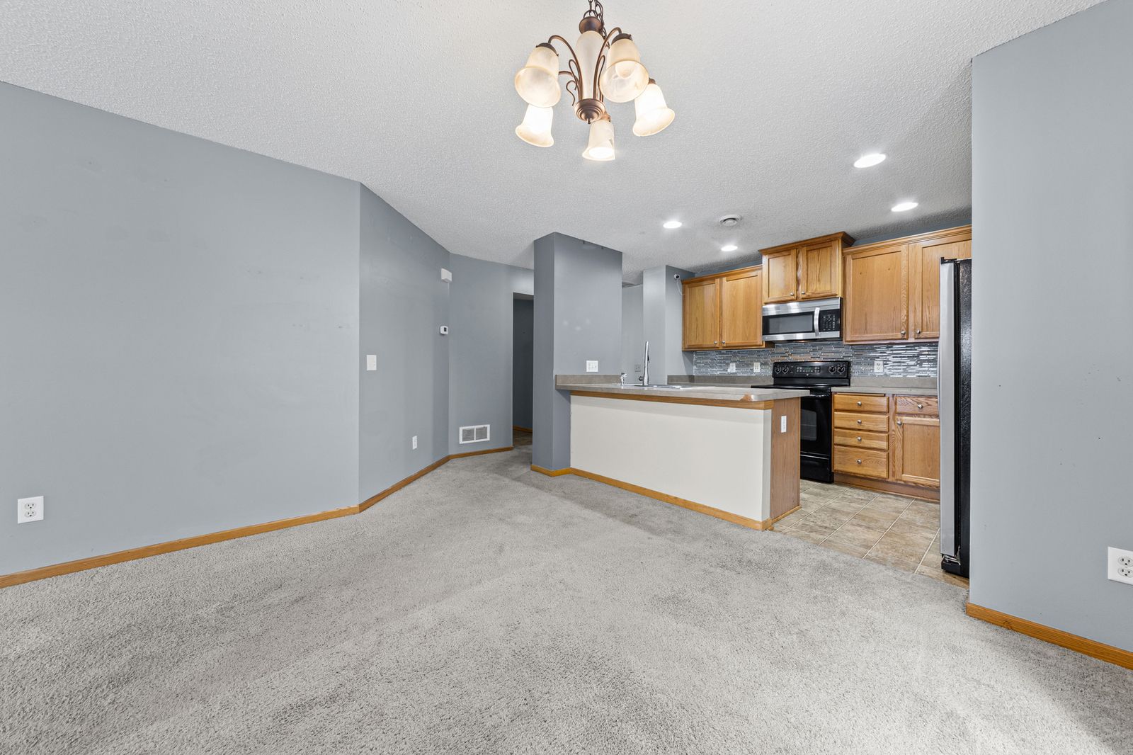 Photo of 10856 Kingsfield Lane, Woodbury, MN 55129