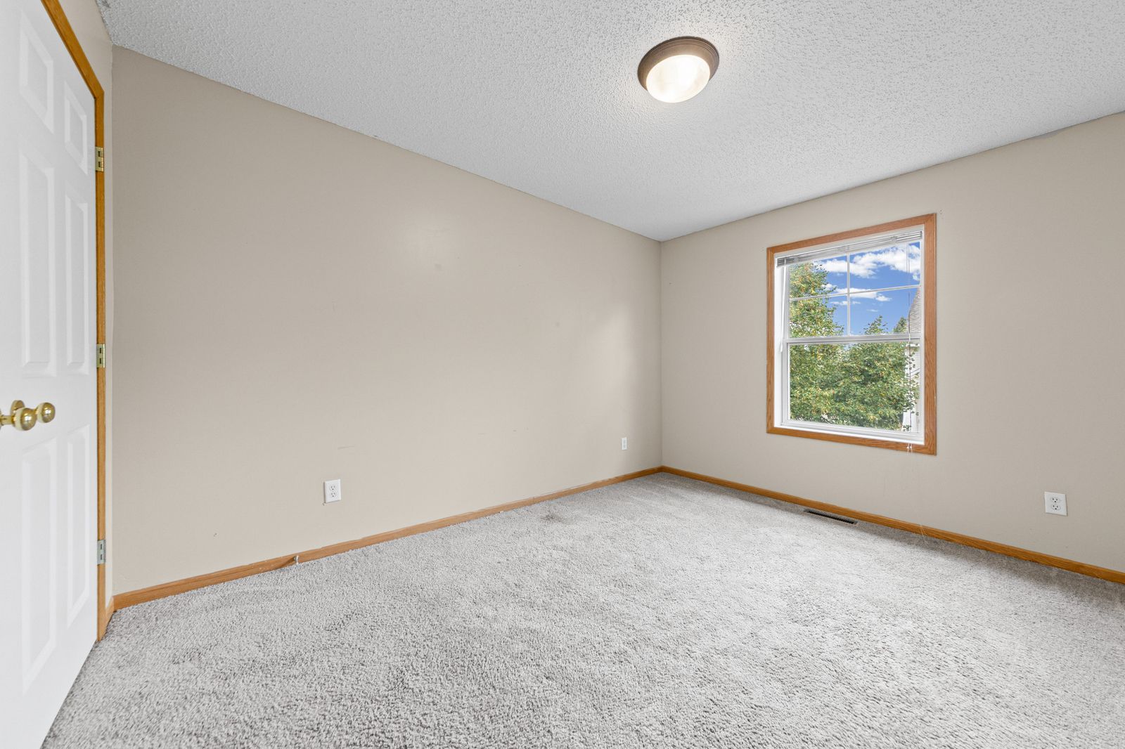 Photo of 10856 Kingsfield Lane, Woodbury, MN 55129