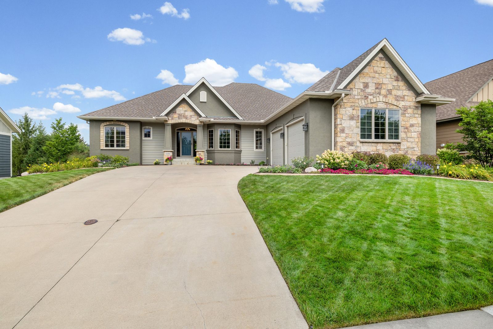 Photo of 11030 Sweetwater Path, Woodbury, MN 55129