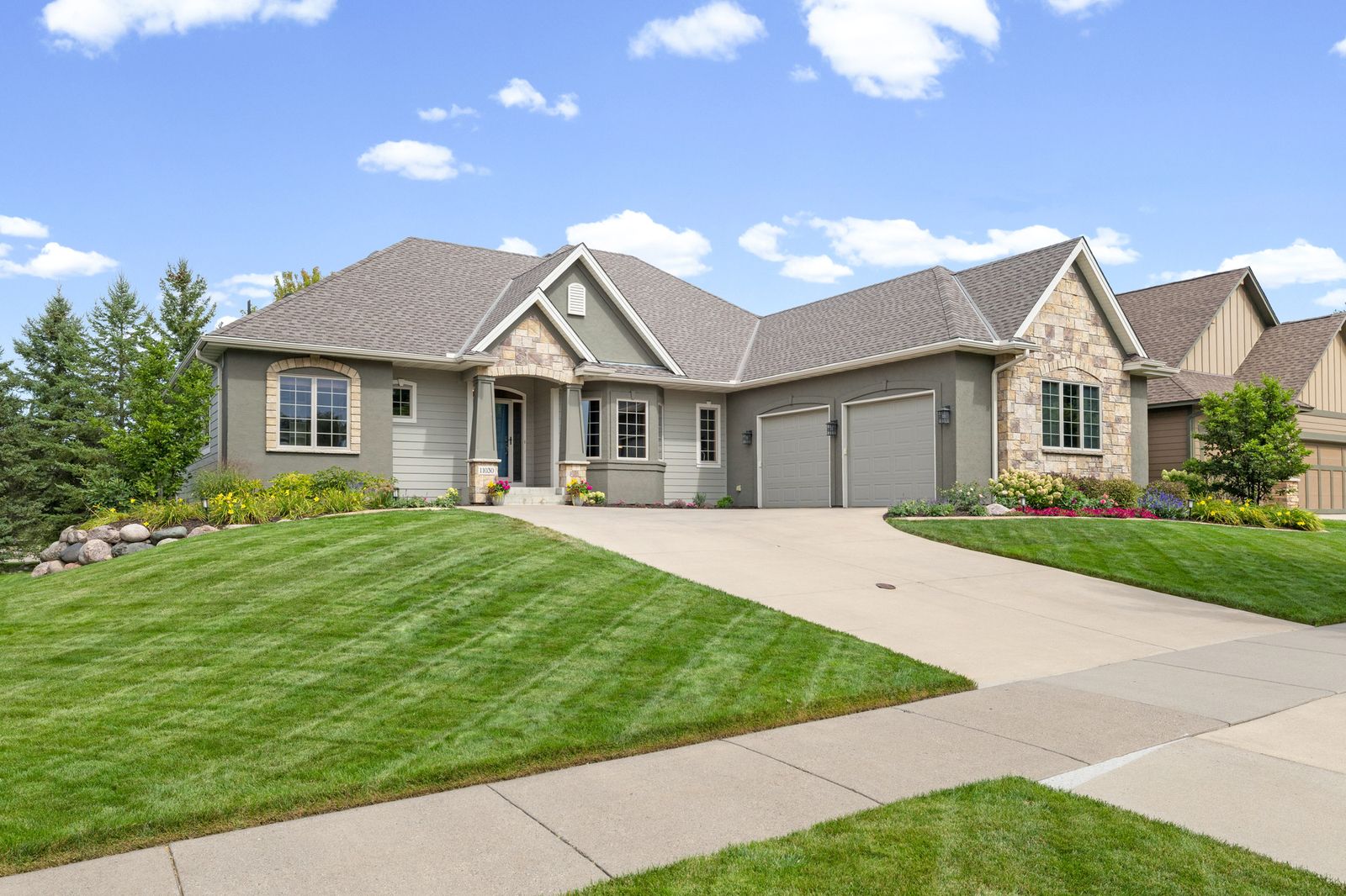 Photo of 11030 Sweetwater Path, Woodbury, MN 55129