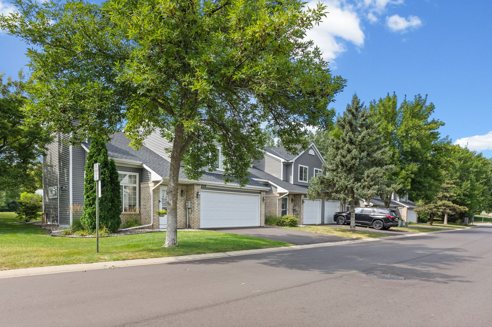 Photo of 446 Mission Hills Way East, Chanhassen, MN 55317