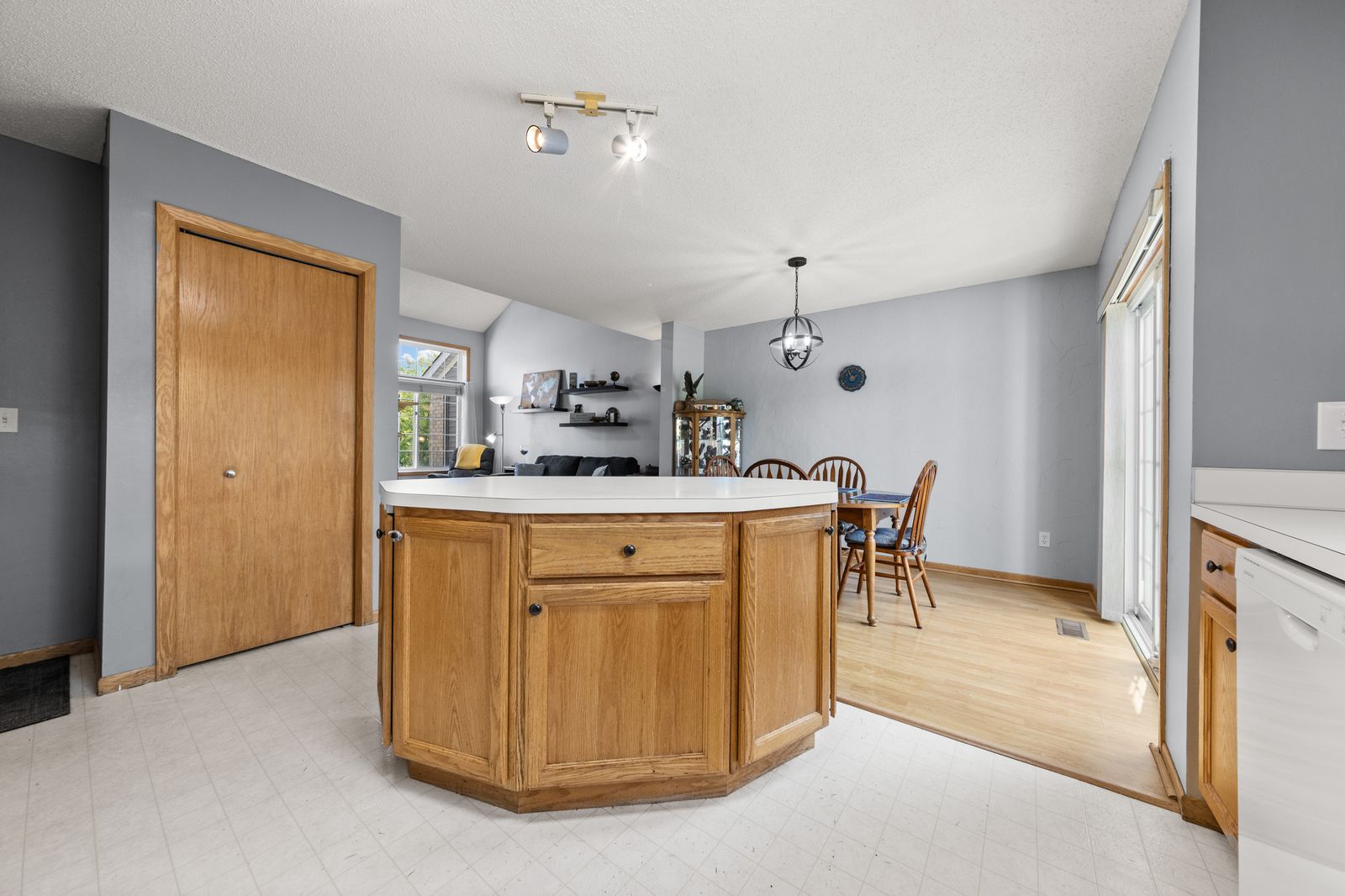 Photo of 446 Mission Hills Way East, Chanhassen, MN 55317