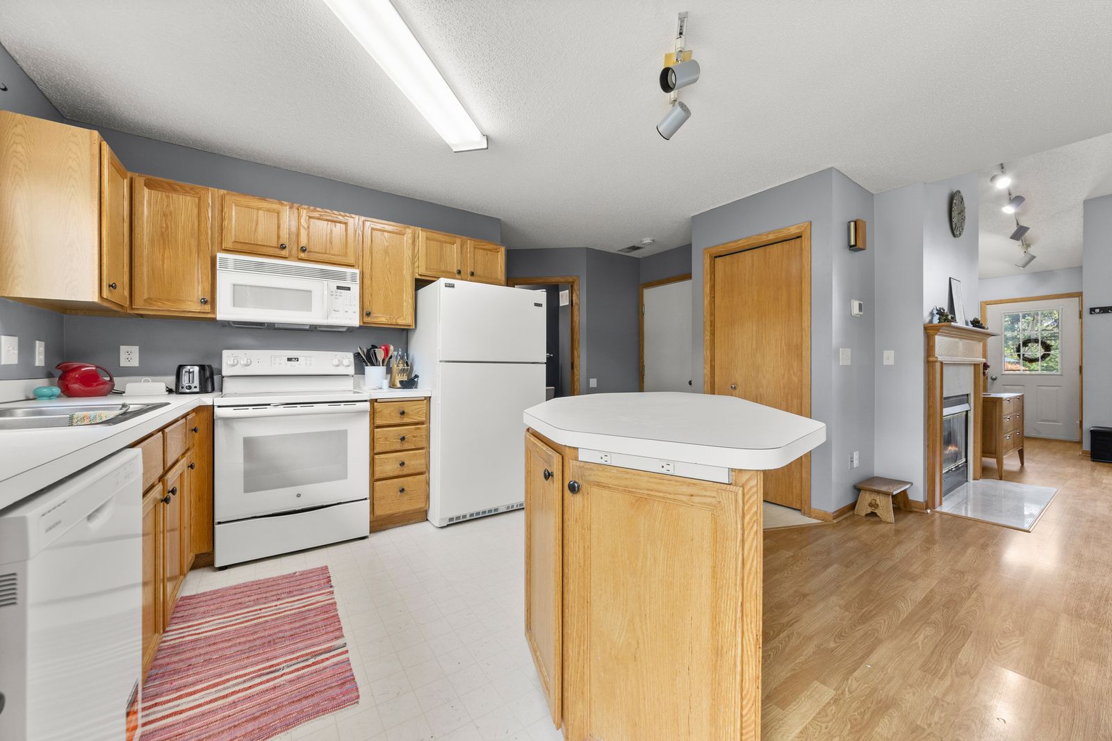 Photo of 446 Mission Hills Way East, Chanhassen, MN 55317