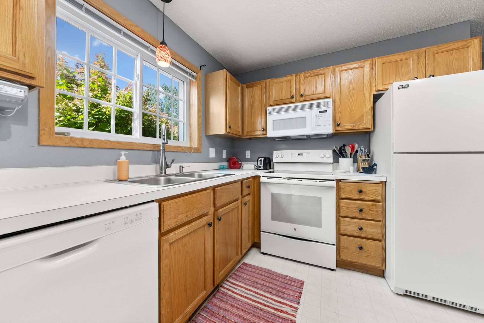 Photo of 446 Mission Hills Way East, Chanhassen, MN 55317