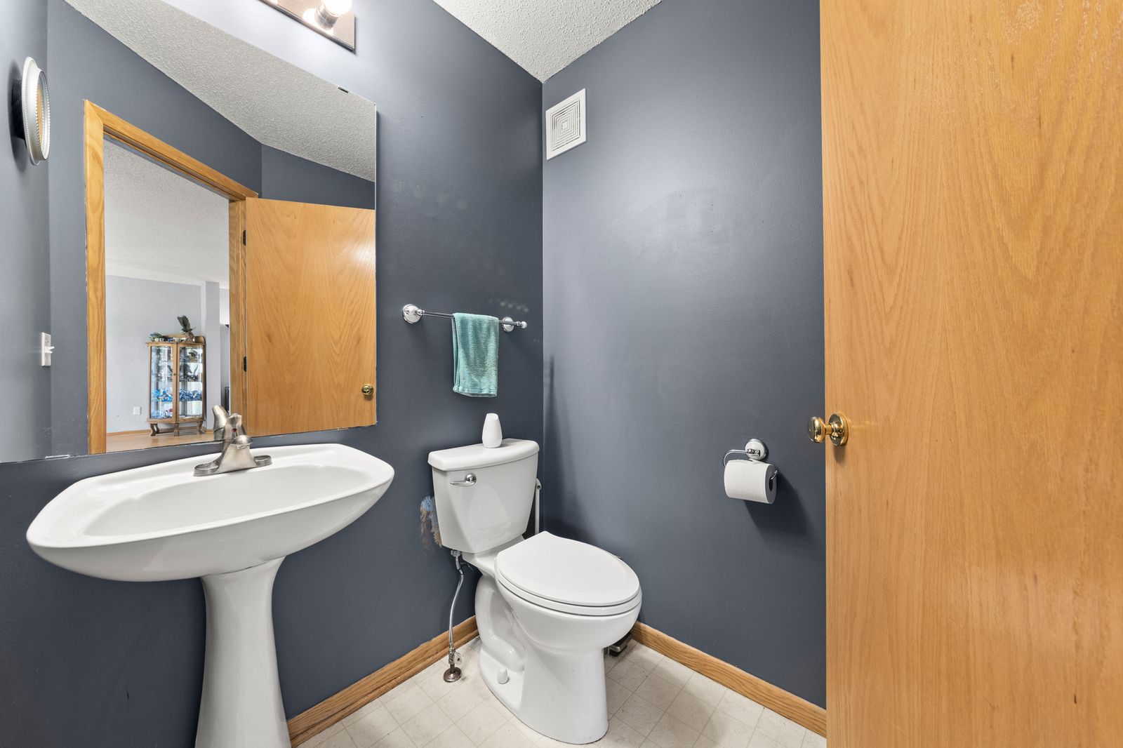 Photo of 446 Mission Hills Way East, Chanhassen, MN 55317