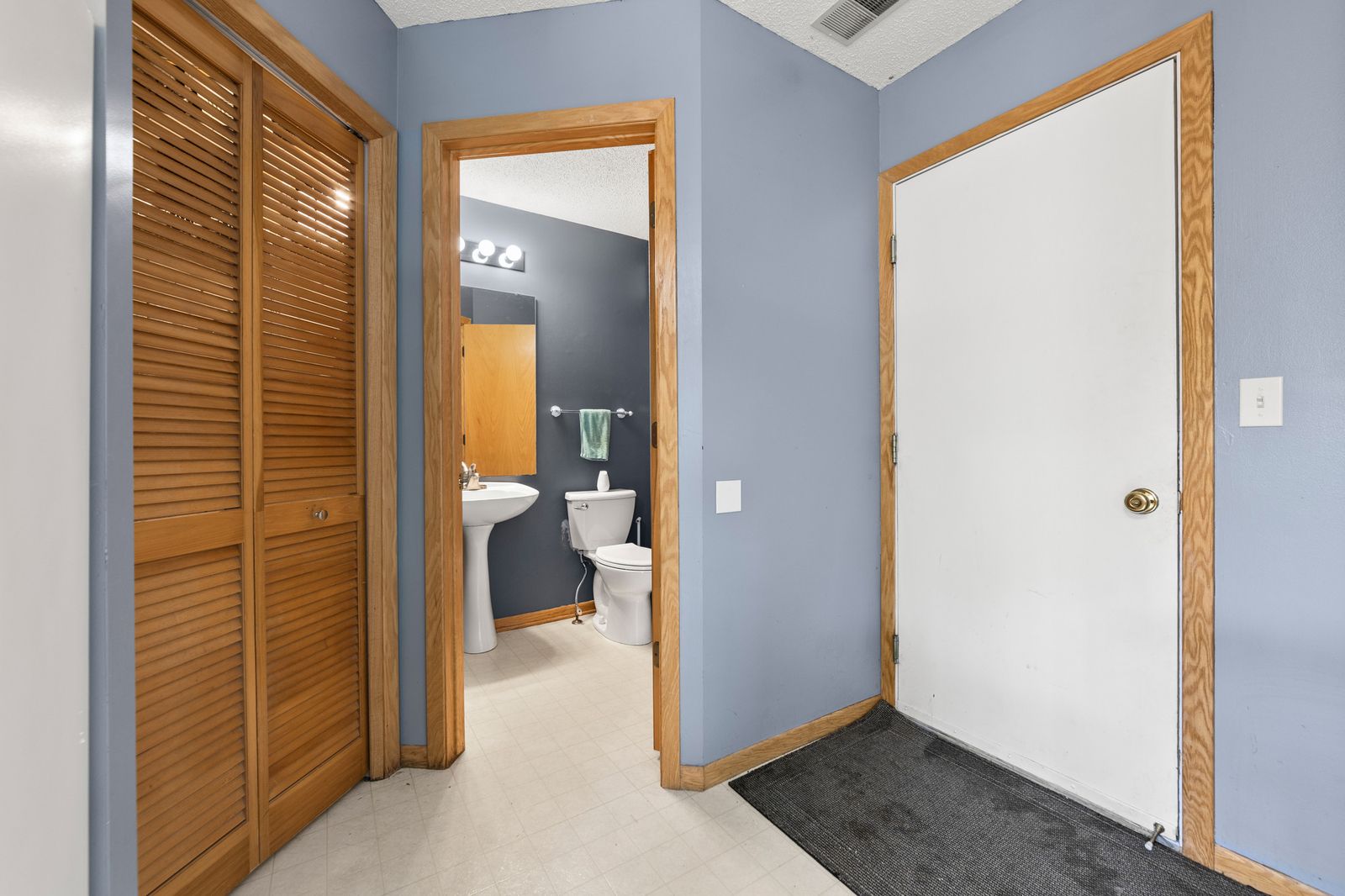 Photo of 446 Mission Hills Way East, Chanhassen, MN 55317