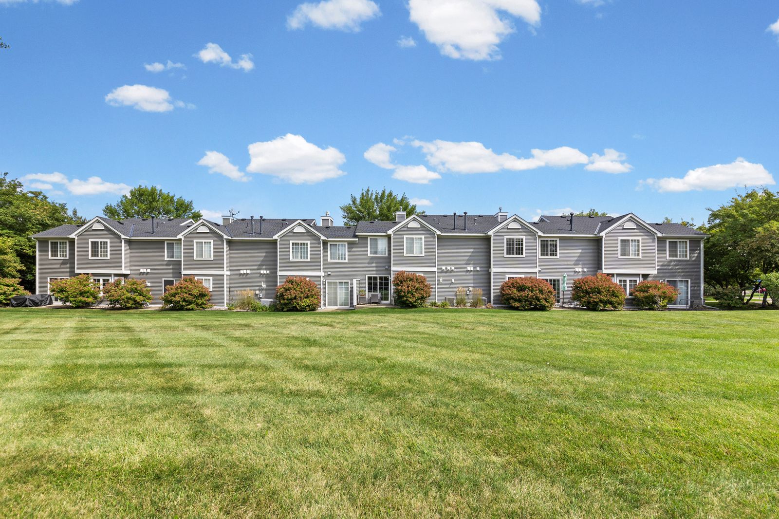 Photo of 446 Mission Hills Way East, Chanhassen, MN 55317