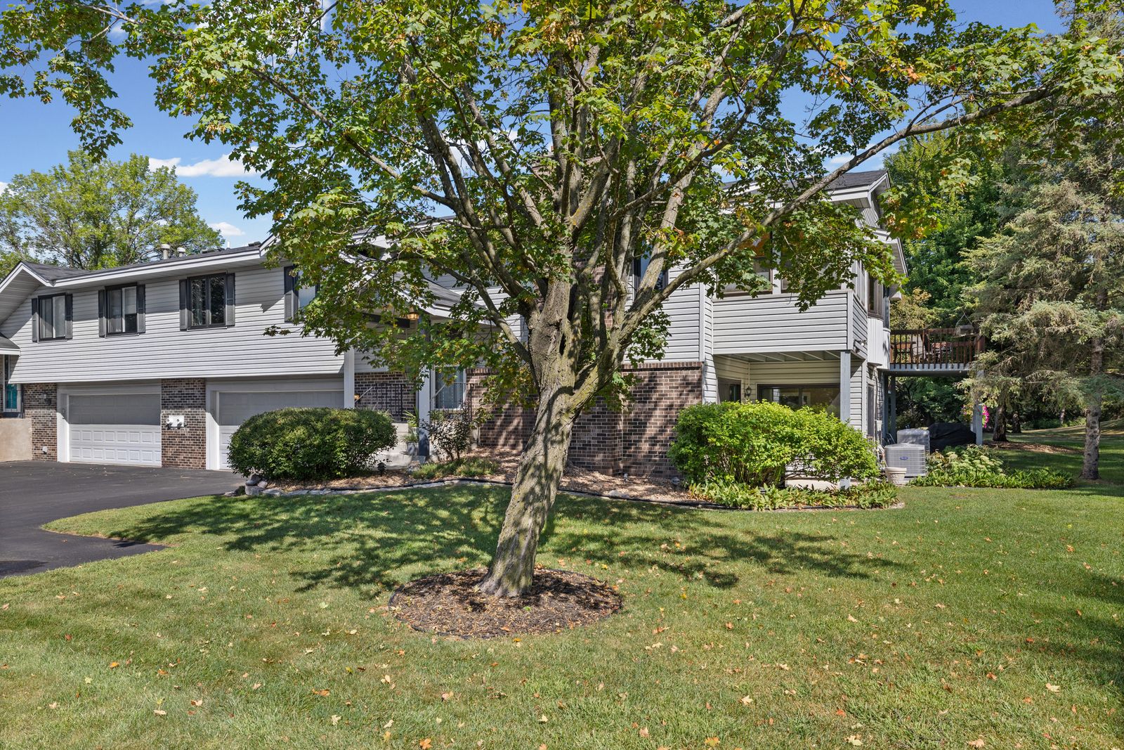 Photo of 5642 Chatsworth Street North, Shoreview, MN 55126
