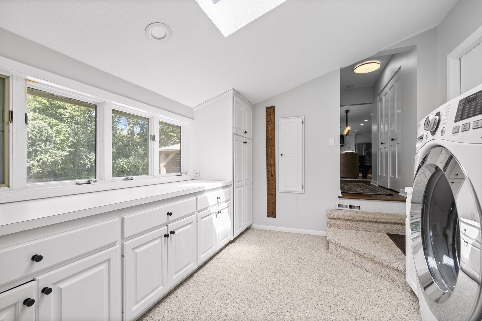 Mudroom/laundry area with cabinetry and washer